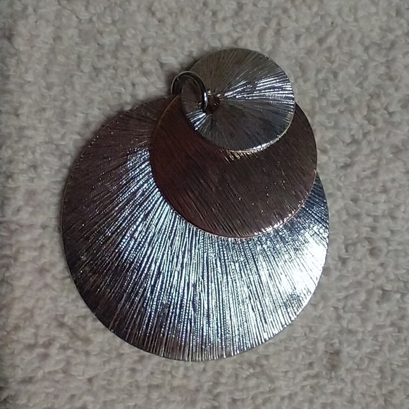 Large goldtone silvertone two-tone 3 piece round pendant - Picture 4 of 4